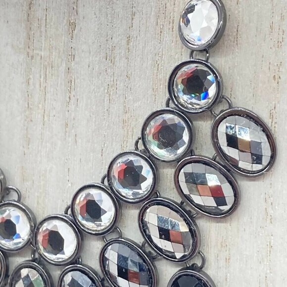 Vintage Charming Charlie Set Bib Necklace Black Clear Gun Metal Pierced Earrings - Picture 4 of 12